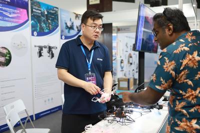 2000多款廣東“智造”產品亮相僑交會吉隆坡智能科技展，展現(xiàn)電子產品技術研發(fā)新成果